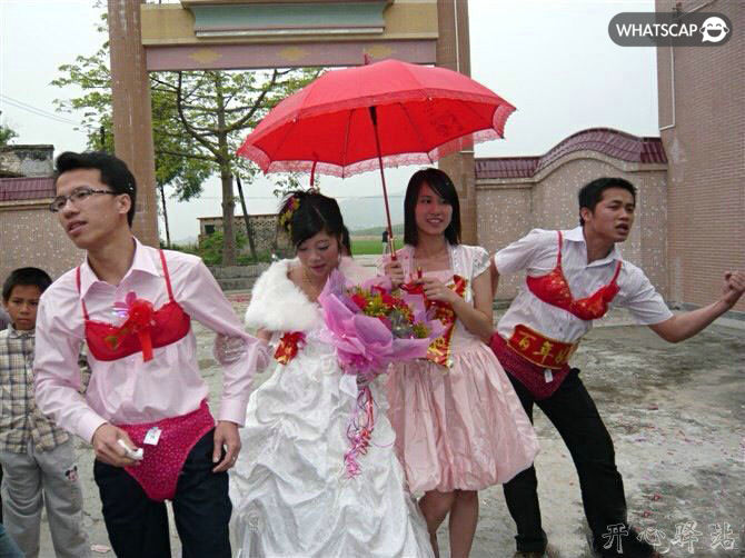 Китайский жених. Китайские странные свадьбы. Рынок женихов и невест в Китае. Китайцы женихи.